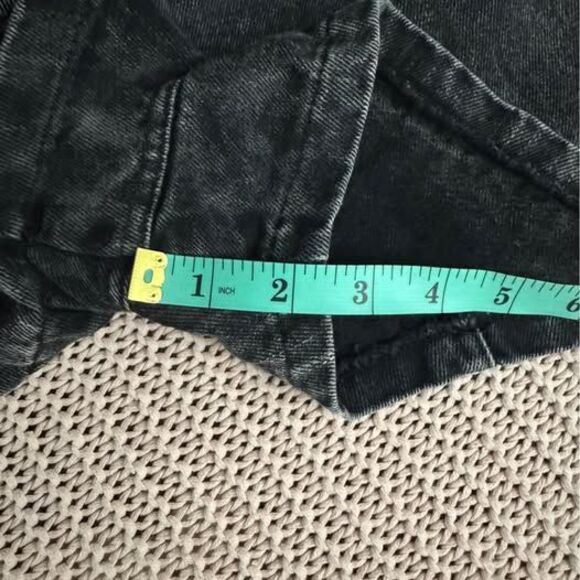 Bacio black denim shorts size small - Picture 7 of 7